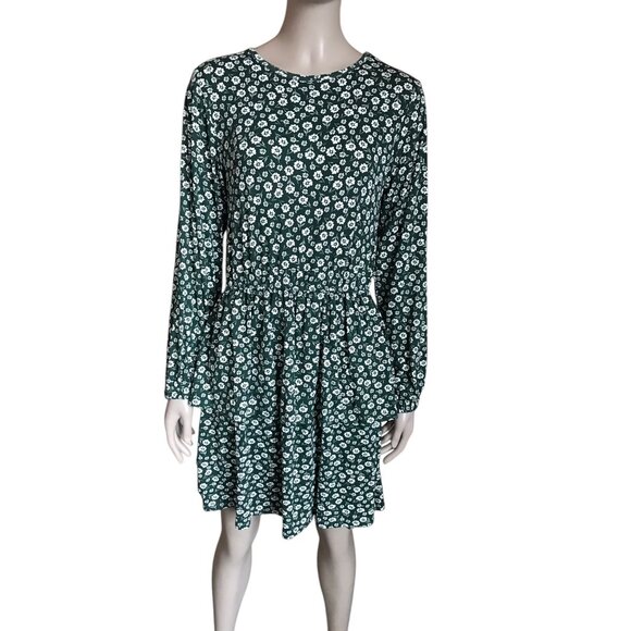 Wednesday’s Girl Green and White Flower Dress - Picture 2 of 5